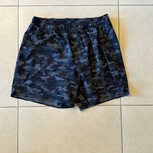 Lululemon Black Camouflage Shorts - size 32